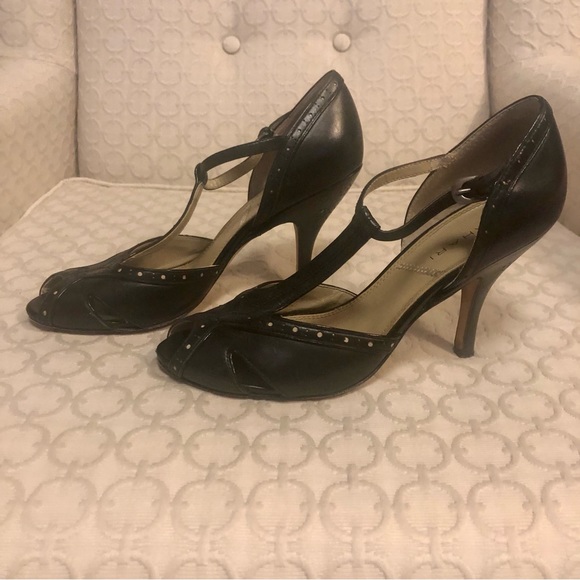 Vintage Tahari t-strap peep toe heels -size 9 - Picture 2 of 5